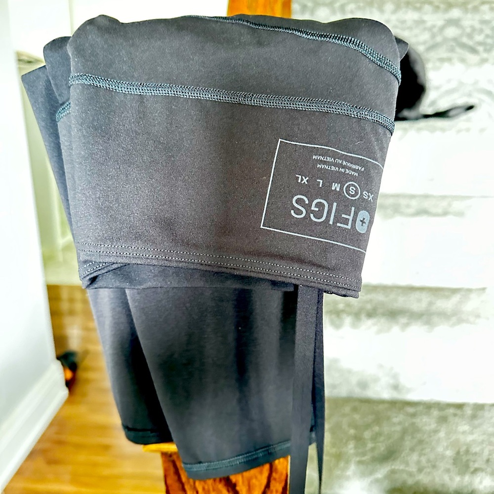 Figs leggings scrub pants never worn